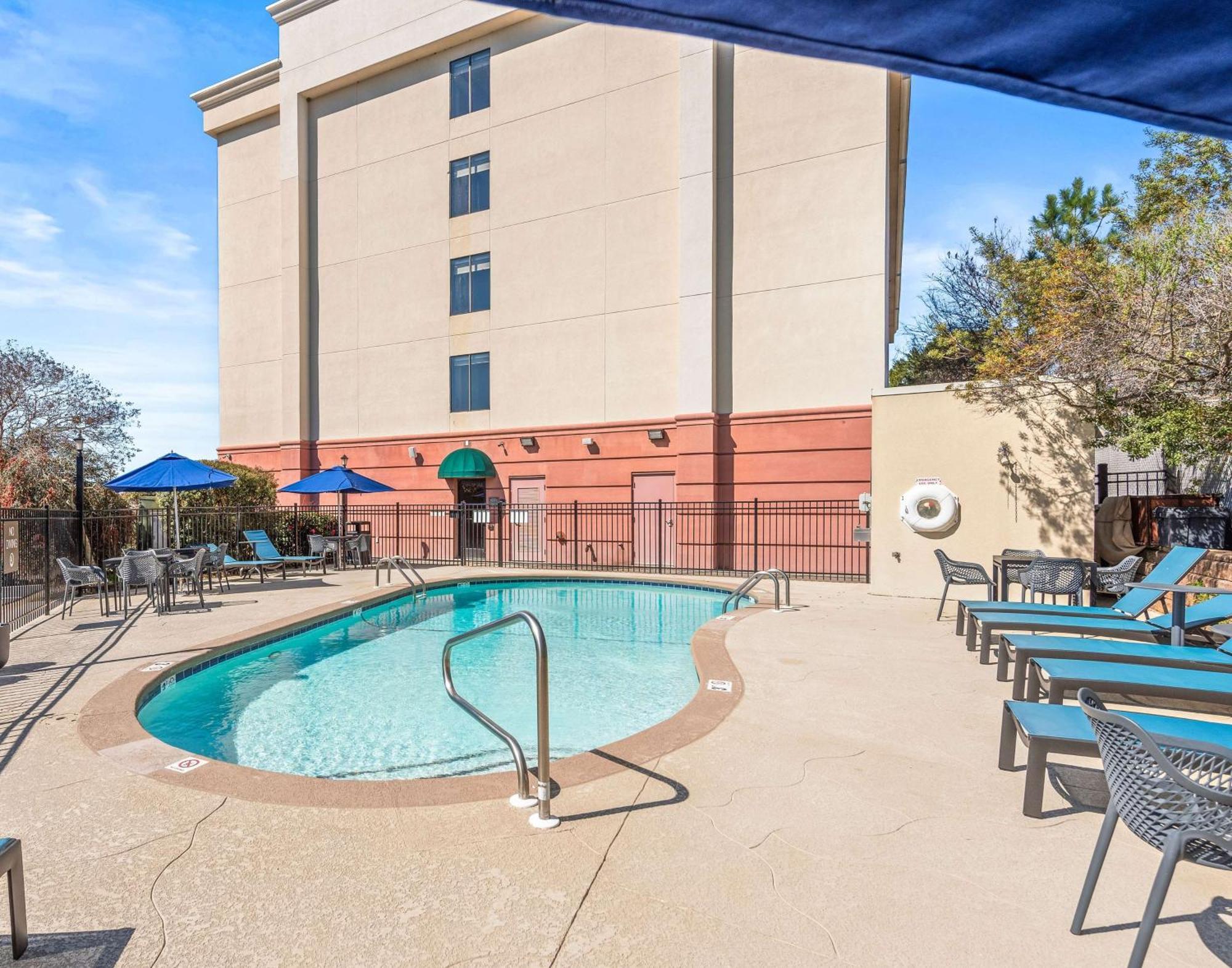Hampton Inn Columbus-North Exteriör bild