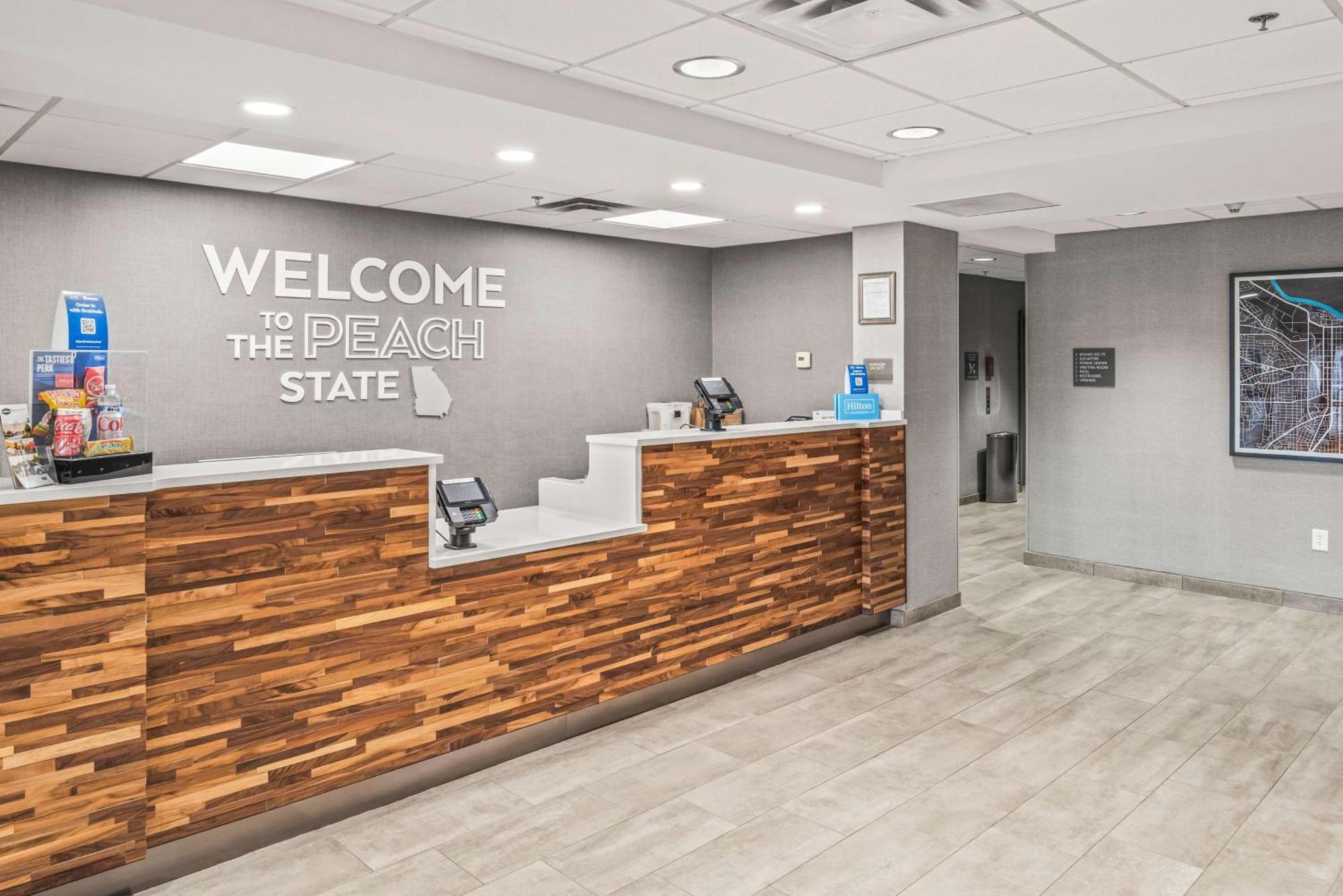 Hampton Inn Columbus-North Exteriör bild