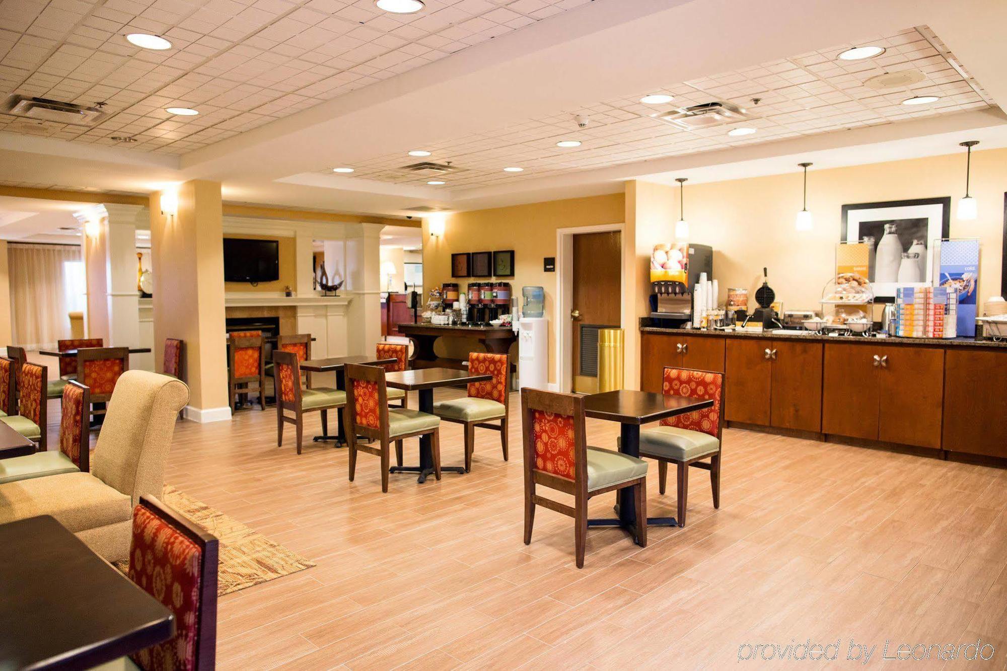 Hampton Inn Columbus-North Exteriör bild