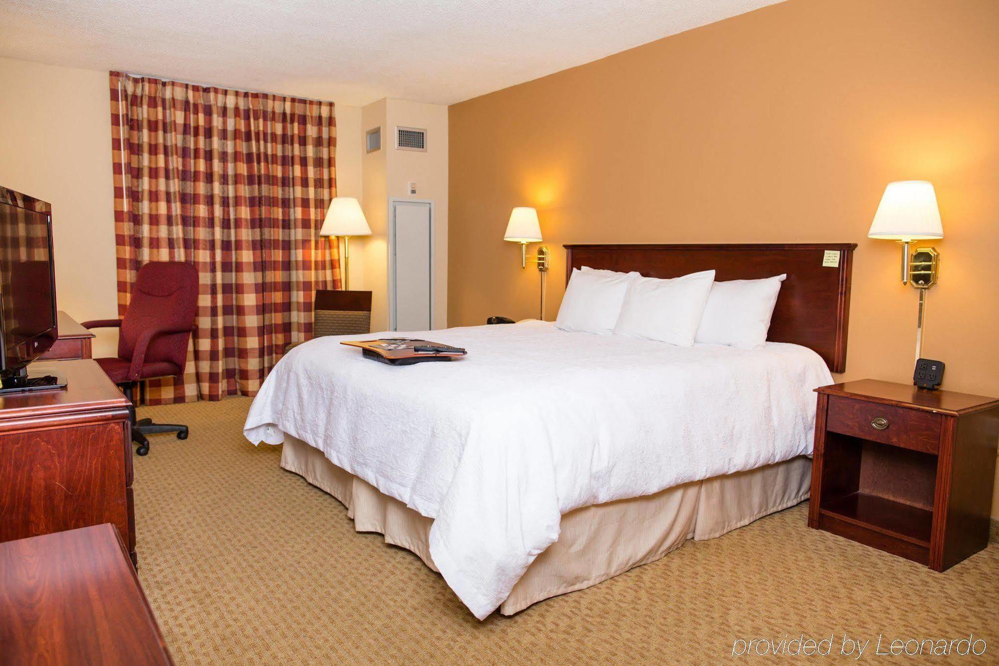 Hampton Inn Columbus-North Exteriör bild