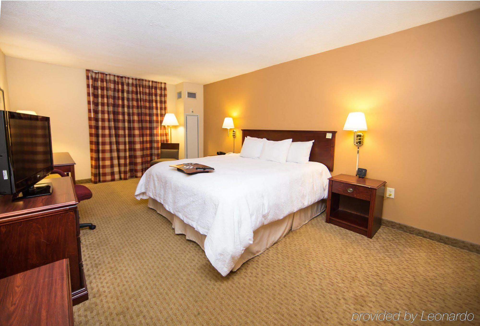 Hampton Inn Columbus-North Exteriör bild
