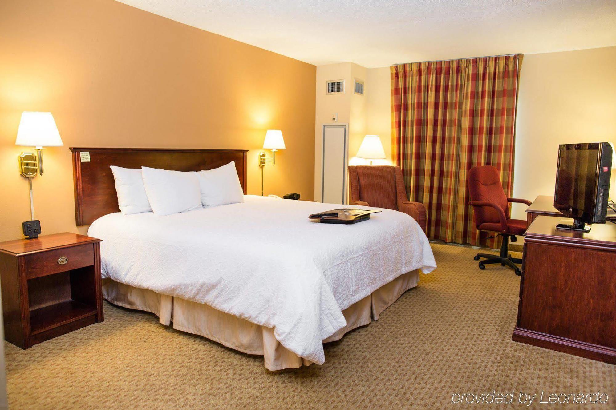 Hampton Inn Columbus-North Exteriör bild