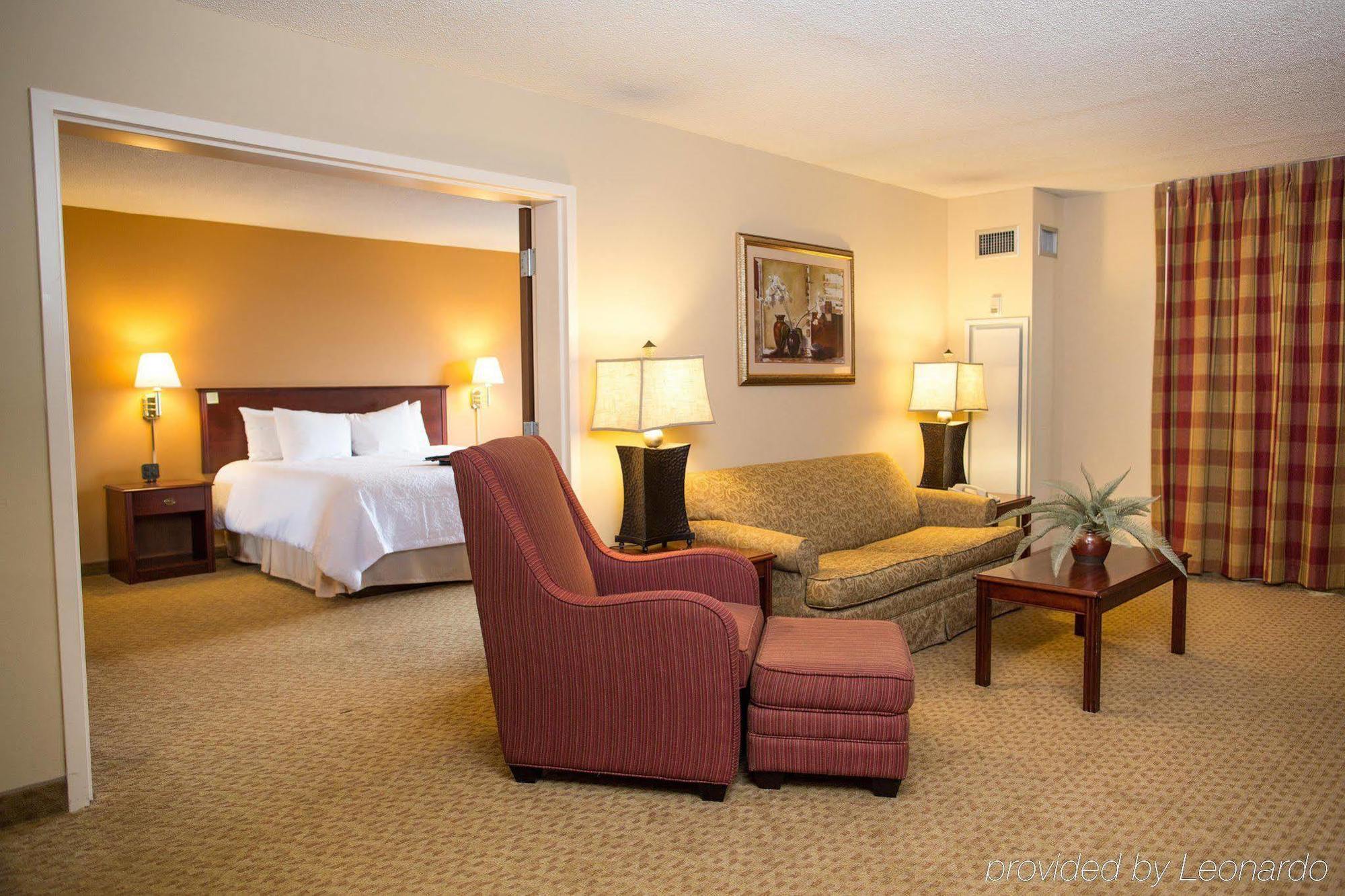 Hampton Inn Columbus-North Exteriör bild